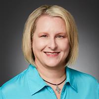 portrait of Leslie Kate Luna, FNP